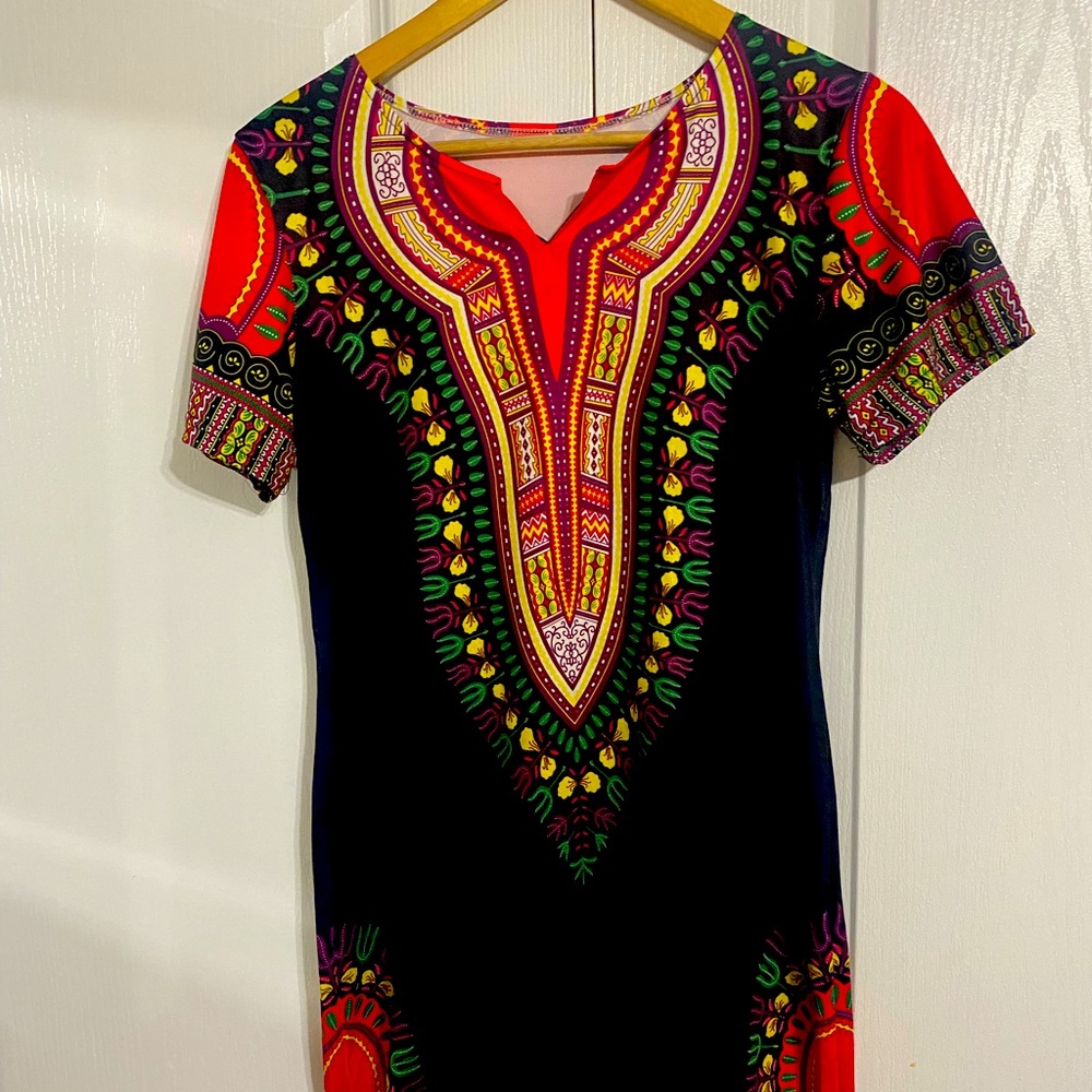 This is a medium fit dress that can also wear as Lg, with beautiful colours.